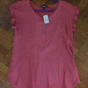 NWT EXPRESS SILKY SATIN SHORTSLEEVE BLOUSE SZ SMALL